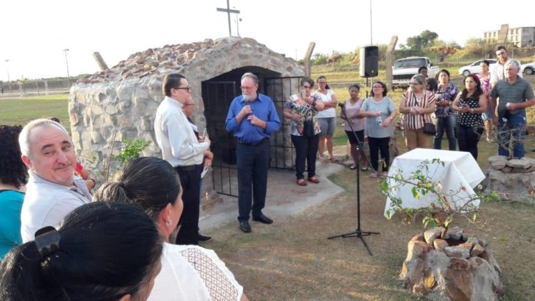 Agricultor constrói gruta para santa em Astorga:  gratidão e devoção à Nossa Senhora Aparecida