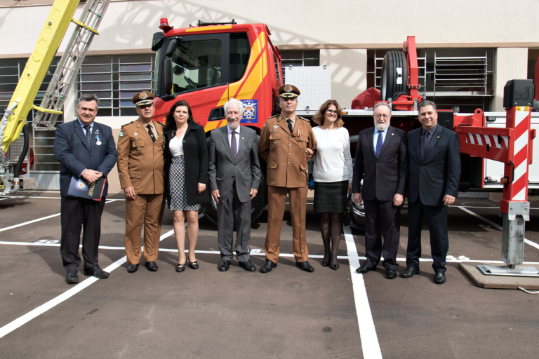 Caminhão importado da Finlândia está no comando geral dos Bombeiros. Deputado Tercilio Turini comemora resultado do trabalho conjunto.