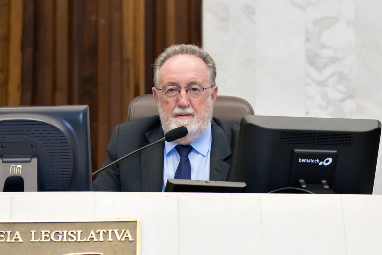 Tercilio Turini Preside 82ª Sessão Ordinária na Assembleia Legislativa do Estado do Paraná