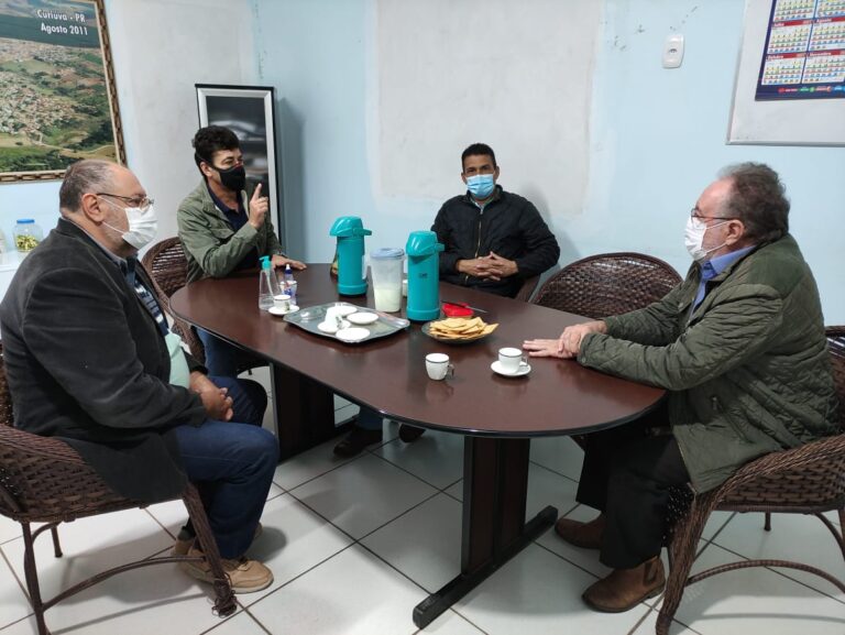 Deputado Tercilio Turini conversa com prefeito sobre ações para população de Curiúva