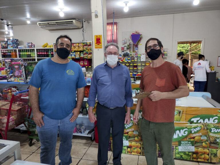 Visita ao mercado do bairro na região Norte de Londrina