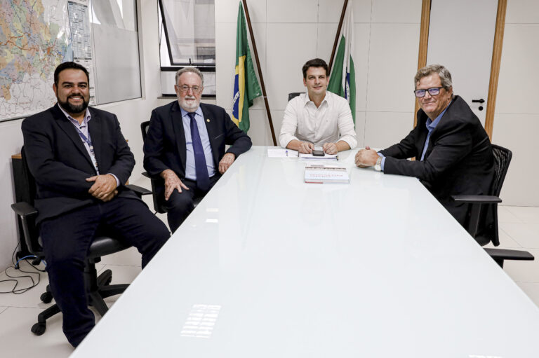 Deputado Tercilio Turini e prefeito Gerson Marcato trabalham por novos investimentos em Jaguapitã