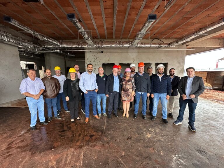 Mandaguari terá R$ 6 milhões para asfalto e LED. Conquista do deputado Turini, prefeita e Guto Silva