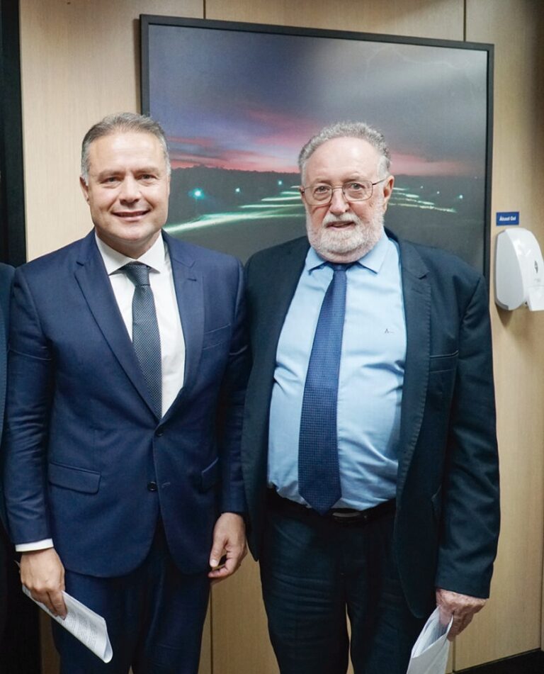 Ministro dos Transportes Renan Filho e deputado estadual Tercilio Turini em Brasília numa audiência com lideranças de Lodrina em junho de 2023