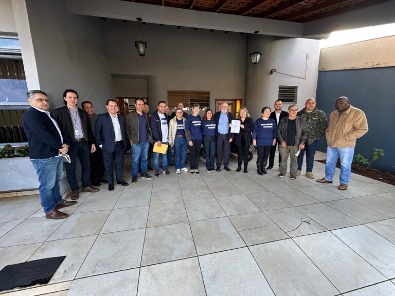 Donos de lotes pedem apoio para ter energia. Projeto quer autorizar ligações em todo Paraná