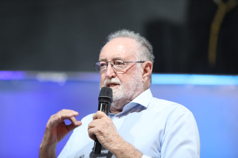 Projeto vai beneficiar produtores de leite do Paraná e evitar concorrência desleal de importados em pó