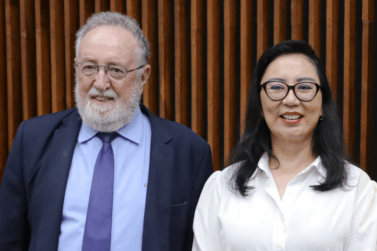 Desembargadora Lídia Maejima recebe título de Cidadã Benemérita de Arapongas. Parabéns