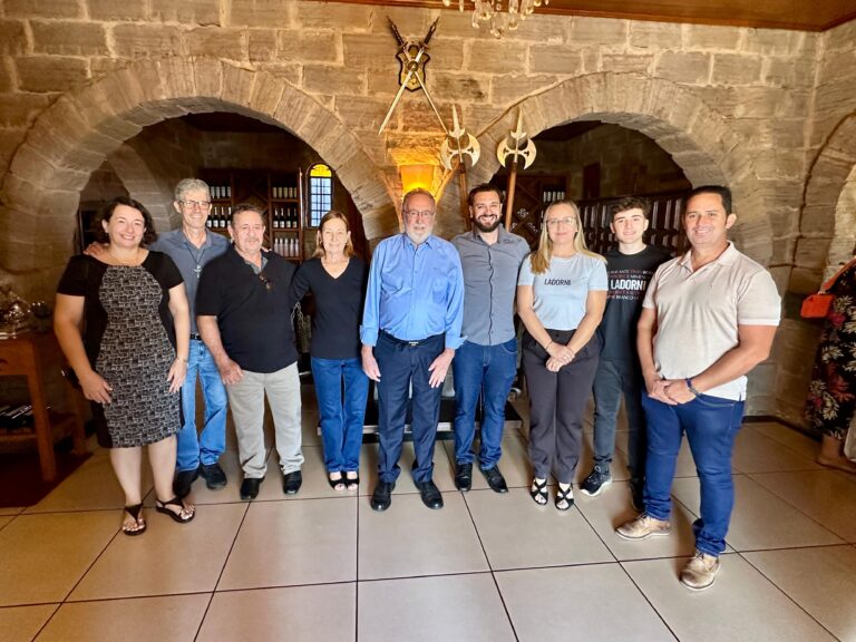 Deputado Tercilio Turini parabeniza trabalho da Vinícola La Dorni, destaque em Bandeirantes