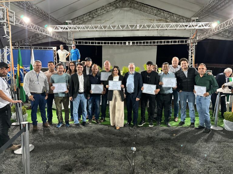 Tercilio Turini homenageia lideranças que se destacam em Ibaiti e outros municípios