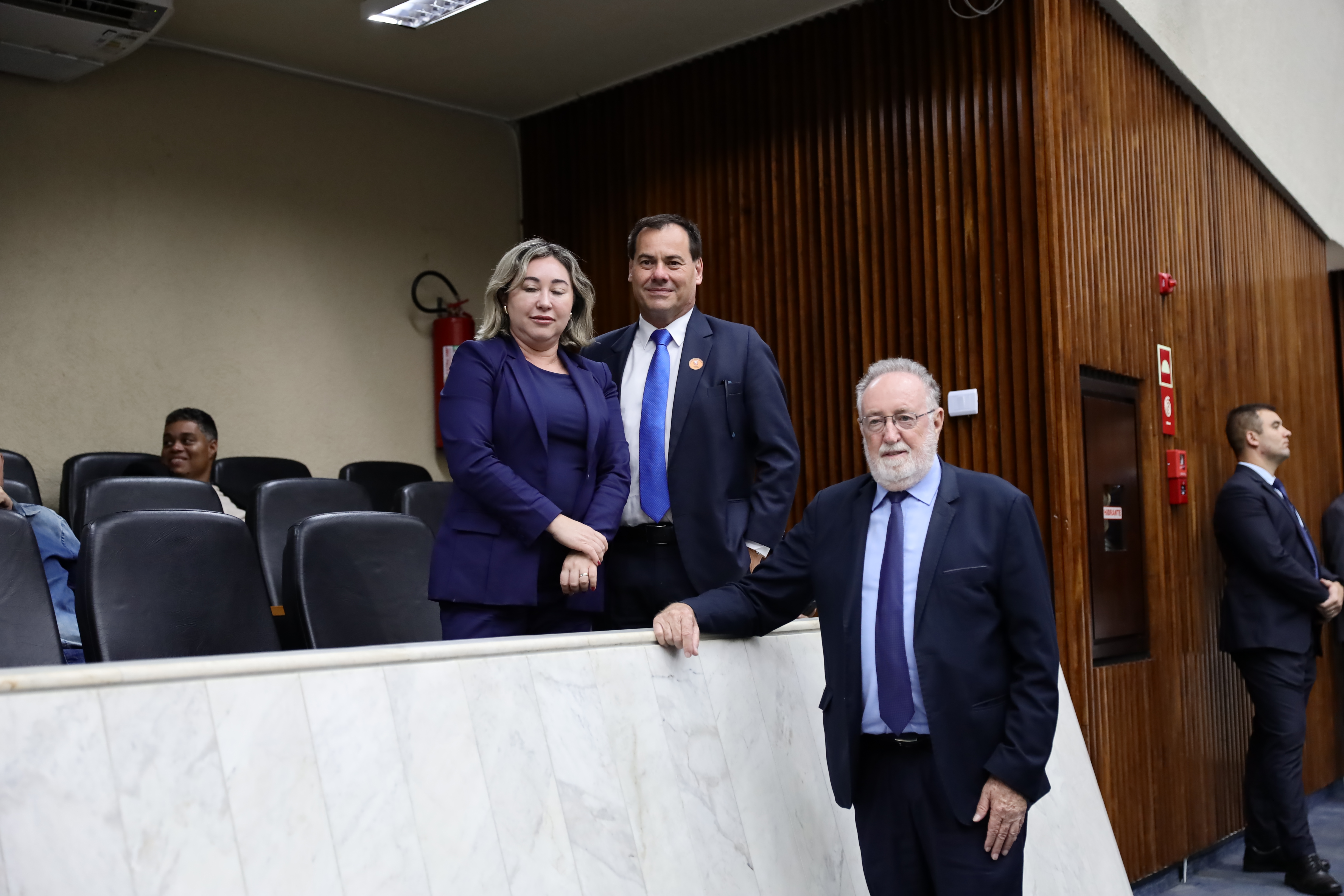 Lei do deputado Tercilio Turini garante direito de energia e água nos imóveis em regularização