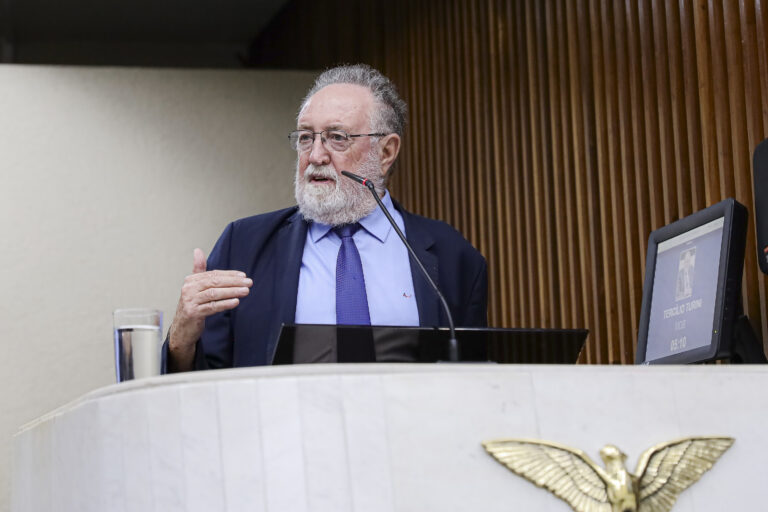 Deputado Tercilio Turini questiona posição do TCE sobre cobrança de água na produção rural