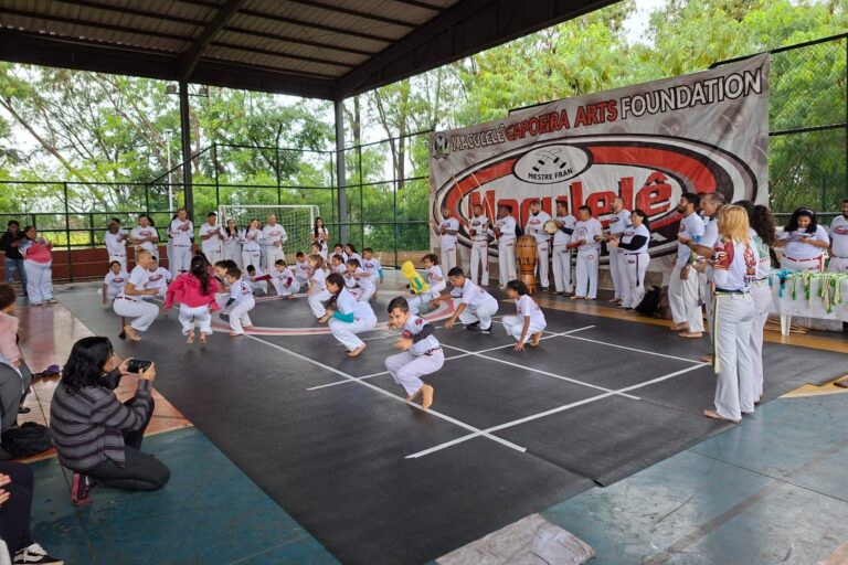 Mulheres capoeiristas são homenageadas pelo trabalho social e formação cidadã