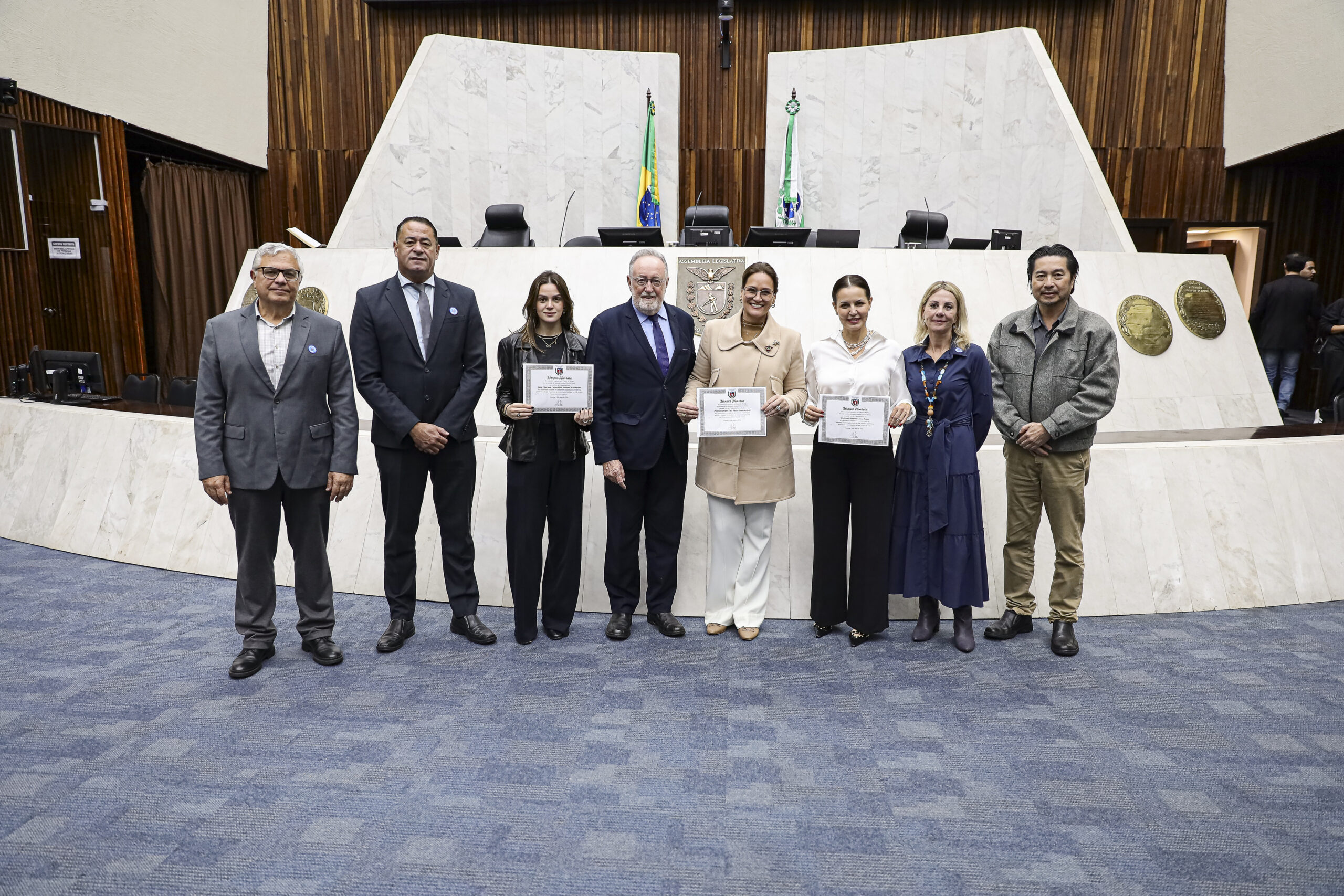 Deputado Tercilio Turini homenageia Bebê Clínica e professor Luiz Walter, precursor da odontopediatria
